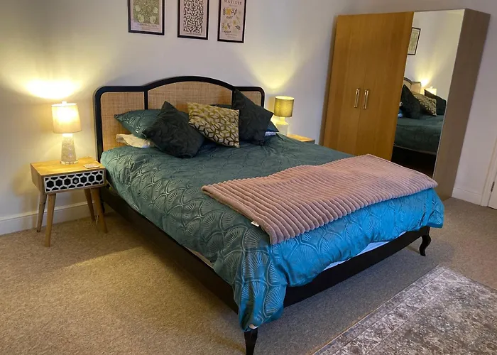 Boutique Putney Riverside Apartment